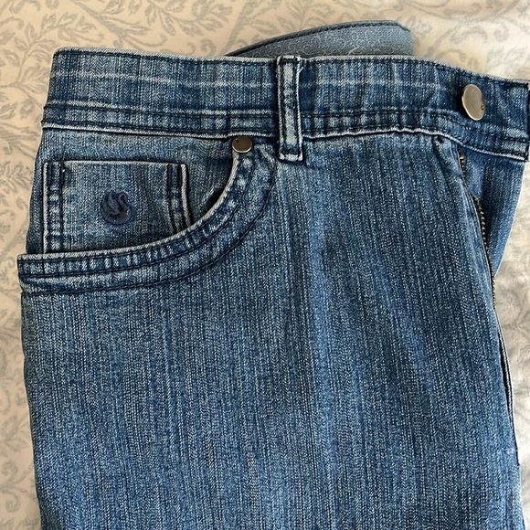 Gloria Vanderbilt Women's Capri Jeans  Sparkly Pocket Details Size 8 - Picture 5 of 10